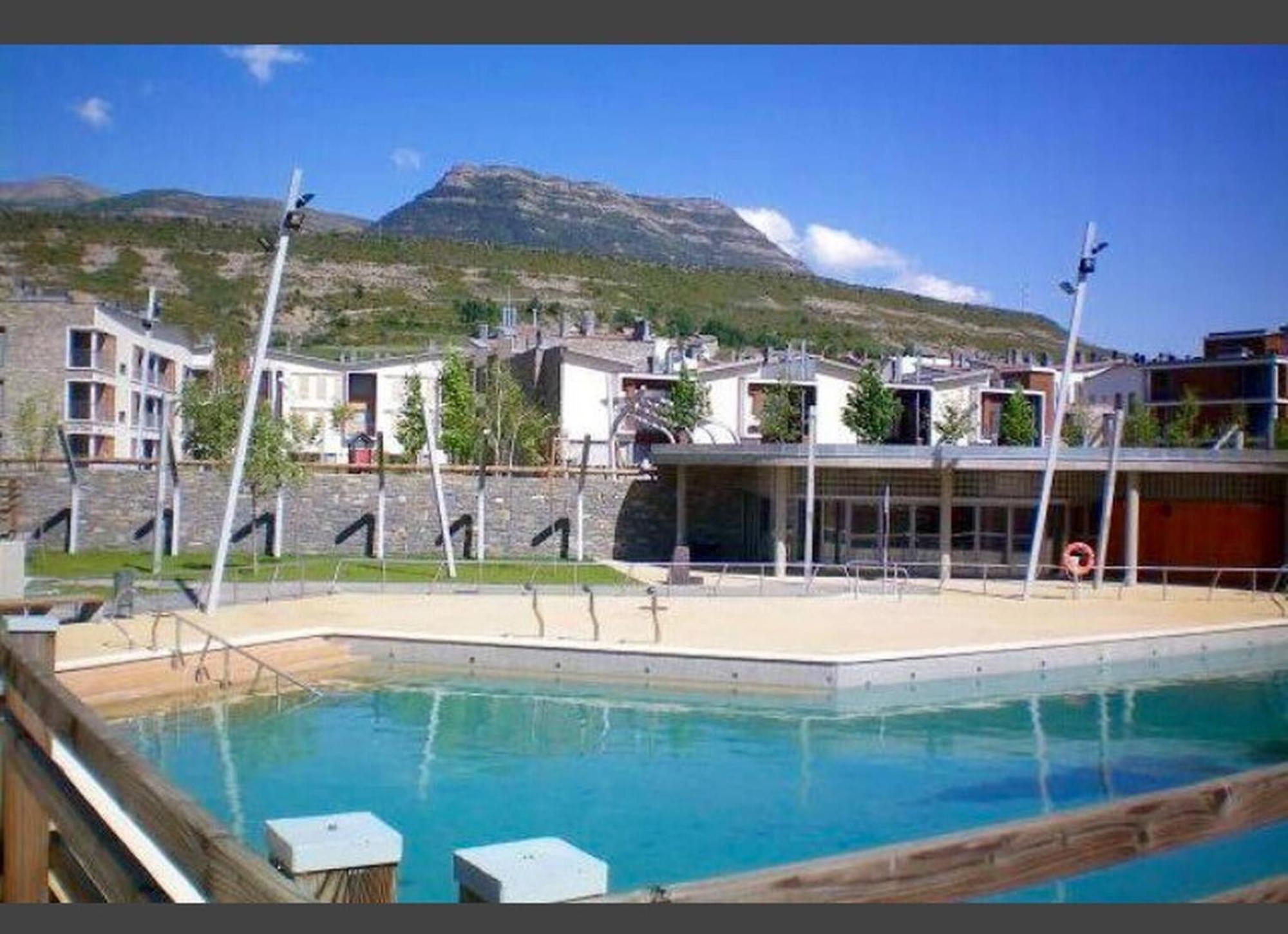 Coqueto Apto Con Vistas En Las Margas Golf N001 Sabinanigo Bagian luar foto